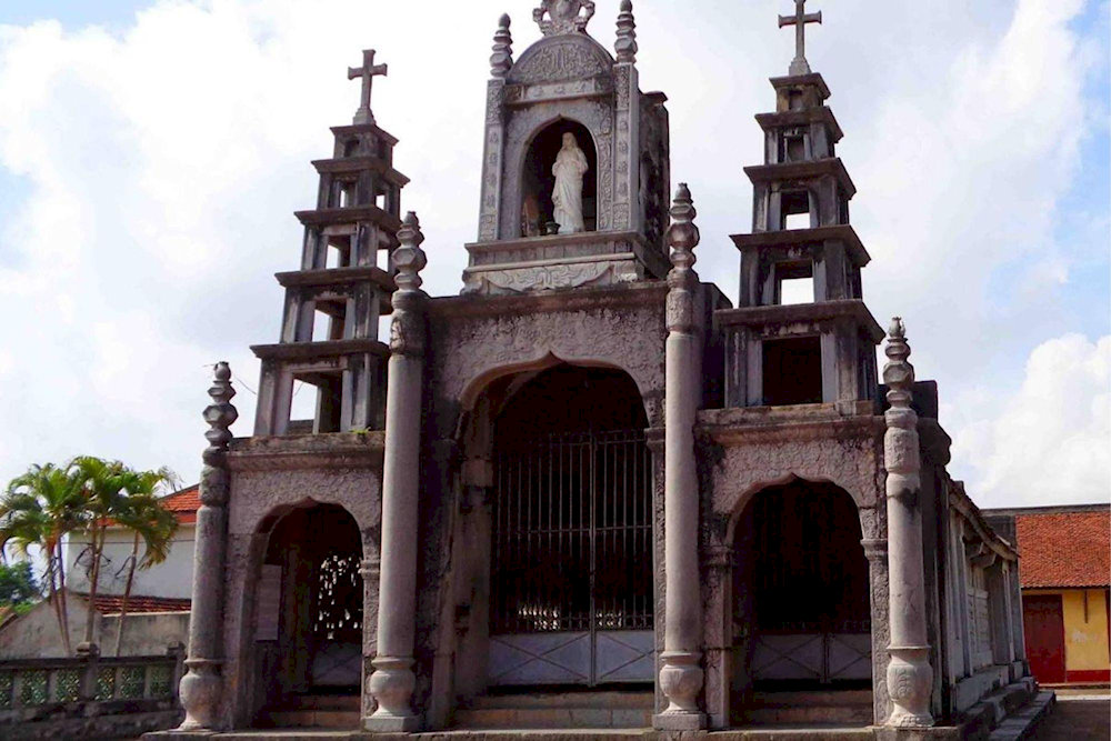 The Church of the Sacred Heart of Mary, made entirely of stone, features a gilded sanctuary with intricate carvings, creating a peaceful atmosphere